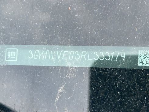 Used 2024 GMC Terrain SLT image 3