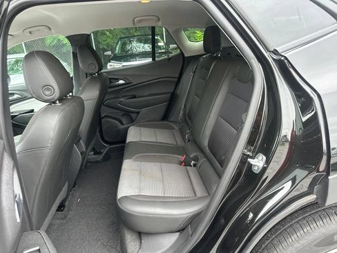 Used 2025 Chevrolet Trax LT FWD image 15
