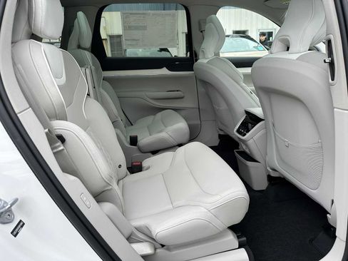 New 2025 Volvo EX90 Plus image 20