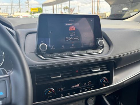Used 2025 Nissan Rogue SV FWD image 19