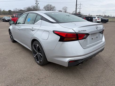 Used 2025 Nissan Altima 2.5 SR image 3