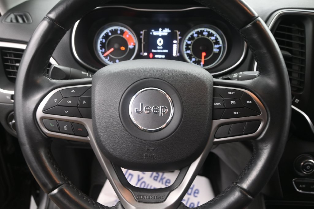 Used 2019 Jeep Cherokee Latitude Plus w/ Comfort/Convenience Group AWD/4WD image 30
