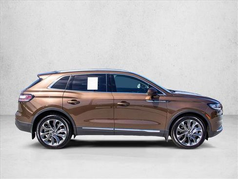 Used 2022 Lincoln Nautilus Reserve w/ Luxury Package AWD/4WD image 4