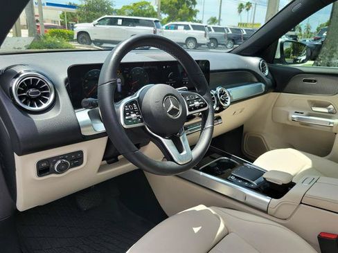 Used 2022 Mercedes-Benz GLB 250 4MATIC image 37