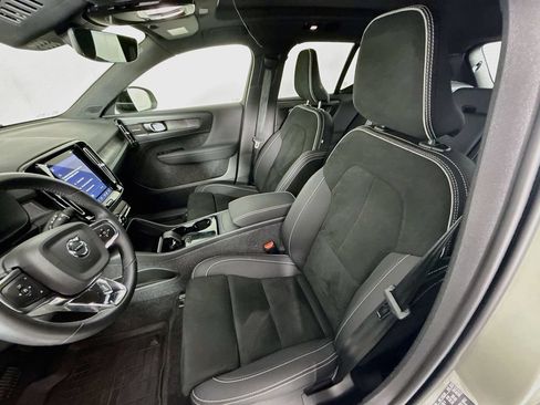 Used 2023 Volvo XC40 Recharge Ultimate w/ Protection Package Premier AWD/4WD image 5