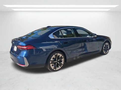 New 2026 BMW 530i xDrive w/ Premium Package AWD/4WD image 4