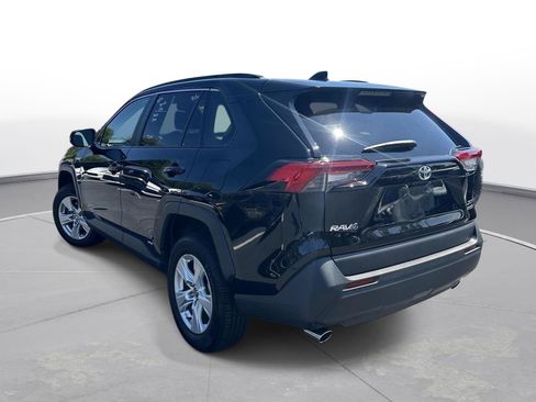Used 2021 Toyota RAV4 XLE AWD/4WD image 8