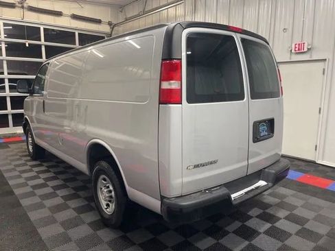 Used 2022 Chevrolet Express 2500 image 5