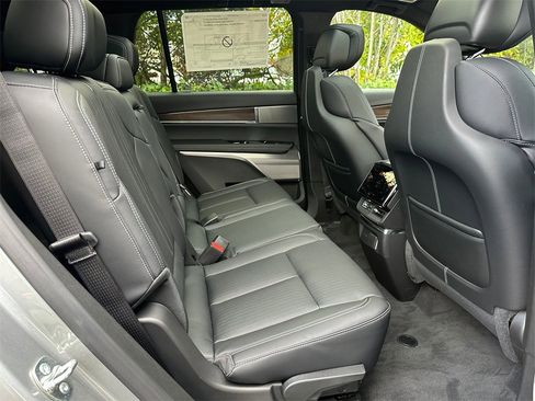 New 2026 Cadillac Vistiq Sport image 12