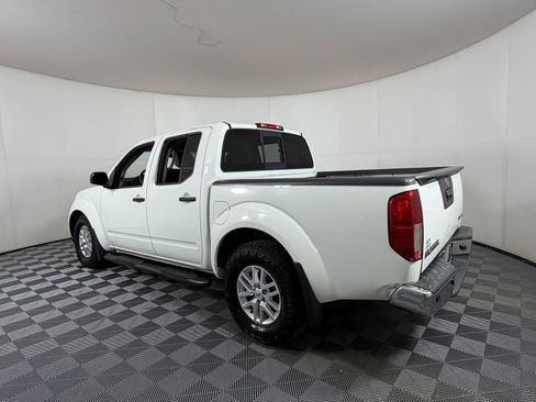 Used 2017 Nissan Frontier SV w/ SV Value Truck Package AWD/4WD image 3