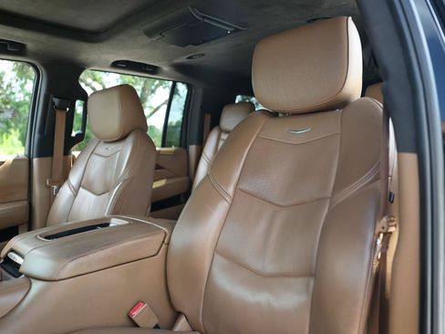 Used 2017 Cadillac Escalade ESV Platinum RWD image 6