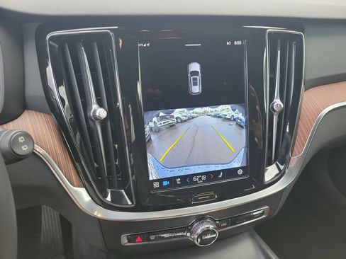 Used 2023 Volvo V60 B5 Cross Country Plus image 9