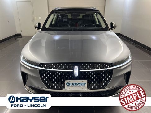 Certified 2025 Lincoln Nautilus Reserve image 2