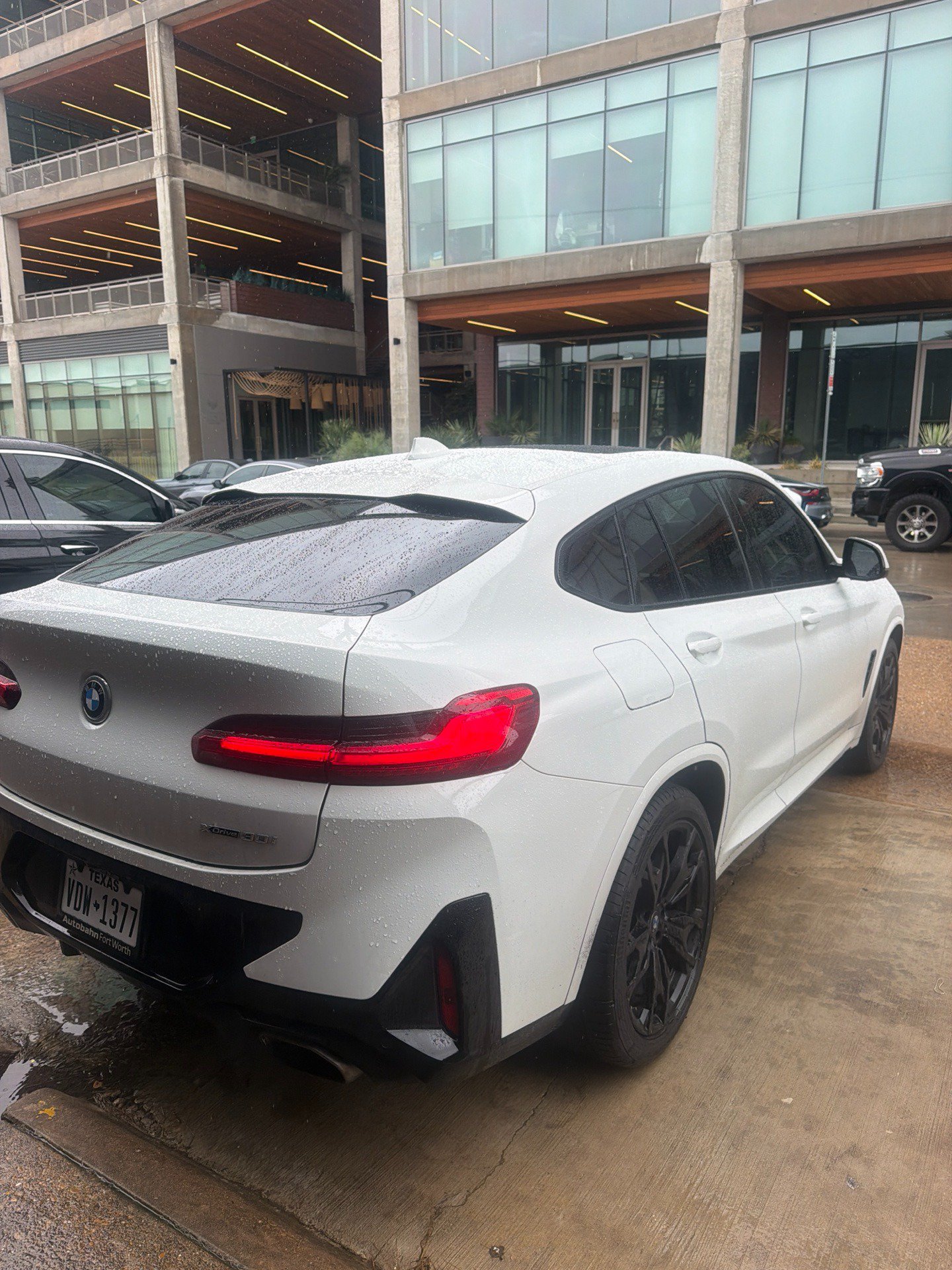 Used 2022 BMW X4 xDrive30i w/ M Sport Package AWD/4WD image 2