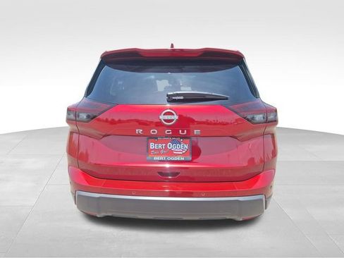 Certified 2026 Nissan Rogue SV FWD image 7