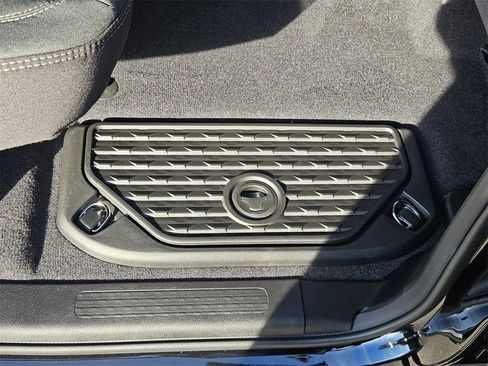 New 2026 RAM 1500 4x4 Crew Cab image 17