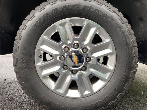 Used 2025 Chevrolet Silverado 2500 High Country w/ High Country Premium Package AWD/4WD image 52