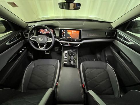 Certified 2024 Volkswagen Atlas Peak Edition SE image 14