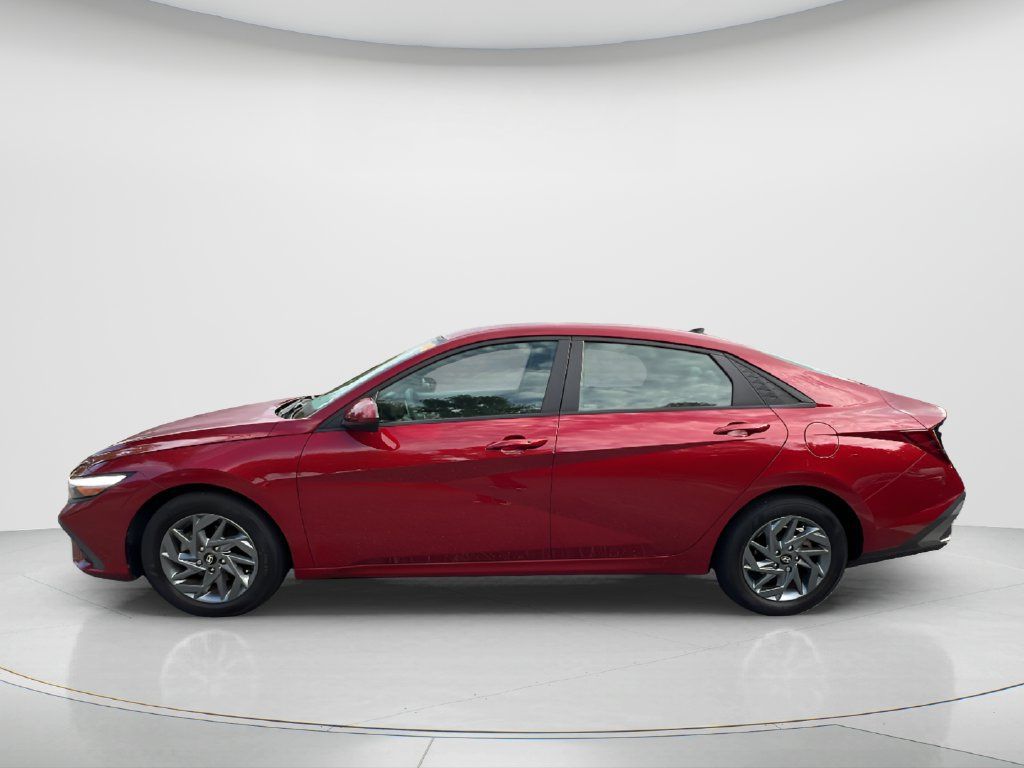 Used 2024 Hyundai Elantra SEL FWD image 9