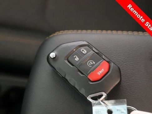 Used 2025 Jeep Wrangler Unlimited Sahara image 3