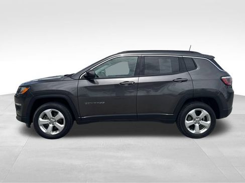 Used 2019 Jeep Compass Latitude w/ Popular Equipment Group AWD/4WD image 9