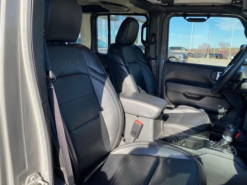 Used 2023 Jeep Wrangler Unlimited Sahara image 31