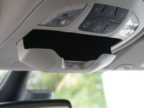 Used 2024 Chrysler Pacifica Touring-L FWD image 25