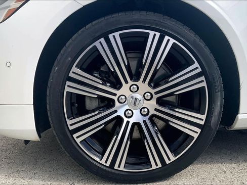 Used 2022 Volvo S90 B6 Inscription w/ Advanced Package image 9