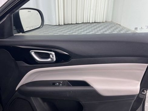 Used 2022 Jeep Compass Limited w/ Elite Group image 21