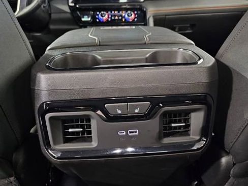 Used 2025 GMC Sierra 2500 AT4 w/ AT4 Premium Plus Package image 32