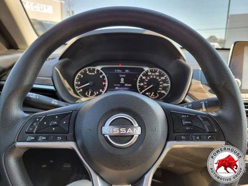 Used 2024 Nissan Altima 2.5 SV image 30