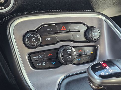 Used 2020 Dodge Challenger SXT RWD image 33