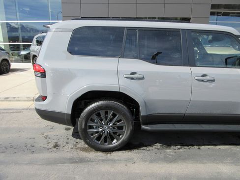 Used 2026 Lexus GX 550 w/ Cold Area Package image 10