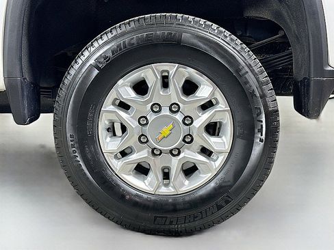 Used 2025 Chevrolet Silverado 3500 LT w/ Safety Package image 29