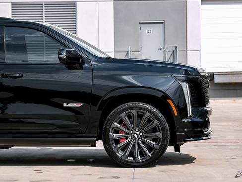 Used 2026 Cadillac Escalade V w/ LPO, Floor Liner Package image 19