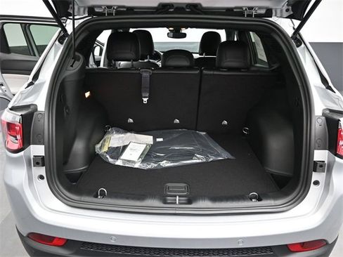 New 2026 Jeep Compass Limited w/ Mopar Graphics Package image 19