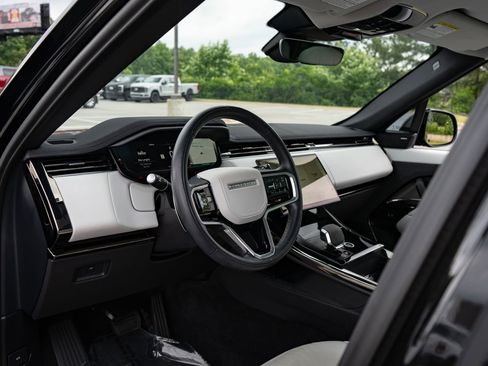 Used 2024 Land Rover Range Rover Sport SE AWD/4WD image 21