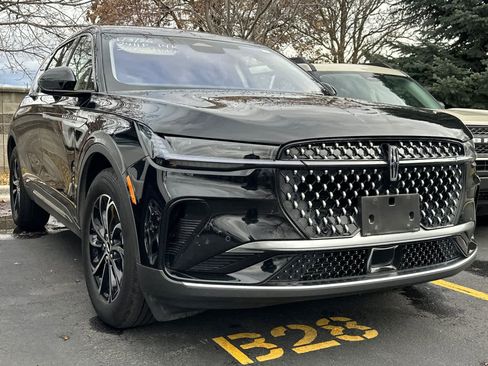 Used 2025 Lincoln Nautilus Premier image 5