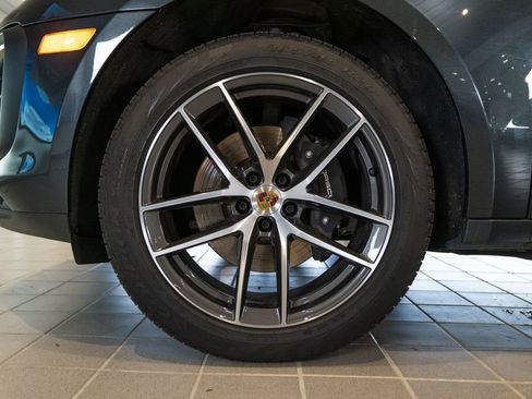 Certified 2025 Porsche Macan AWD/4WD image 12