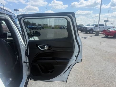 Used 2025 Jeep Compass Trailhawk AWD/4WD image 49