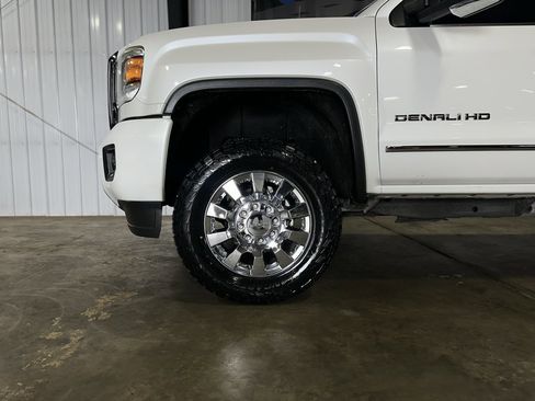 Used 2018 GMC Sierra 2500 Denali w/ Duramax Plus Package AWD/4WD image 6