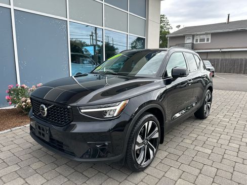Used 2023 Volvo XC40 B5 Ultimate w/ Protection Package Premier AWD/4WD image 4