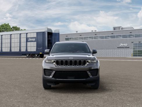 New 2025 Jeep Grand Cherokee Laredo X w/ Luxury Tech Group I AWD/4WD image 6