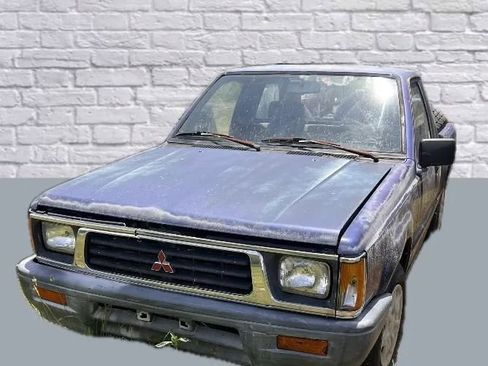 Used 1996 Mitsubishi Mighty Max 2WD Regular Cab image 1