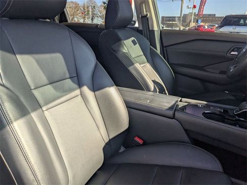 Used 2023 Nissan Rogue SL w/ SL Premium Package image 36