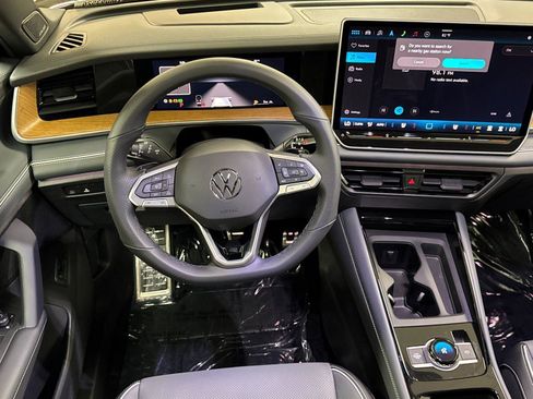 New 2026 Volkswagen Tiguan SEL R-Line AWD/4WD image 13