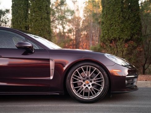 Used 2023 Porsche Panamera 4 Platinum Edition image 10