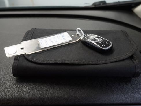 Used 2019 Buick Encore Essence AWD/4WD image 38