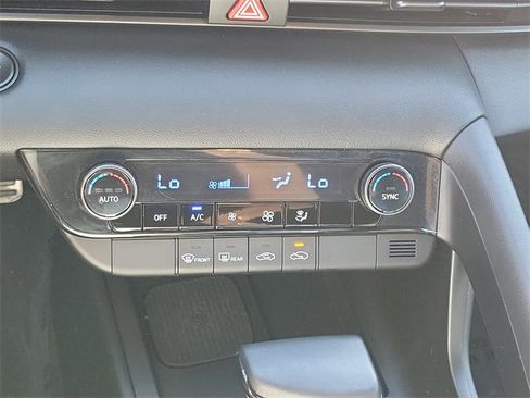 Used 2025 Hyundai Elantra Sport image 11