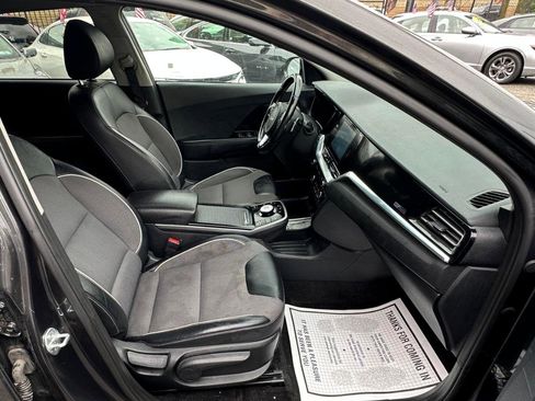 Used 2022 Kia Niro EX w/ Cold Weather Package FWD image 29